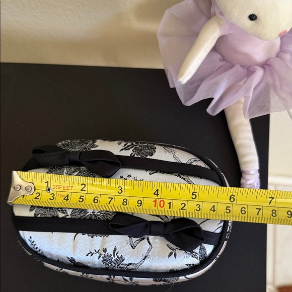 Goody Elegant Black and White Floral Cosmetic Bag - Picture 5 of 8